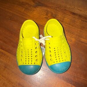 Native Kids Vibrant Yellow and Blue Water Shoes
